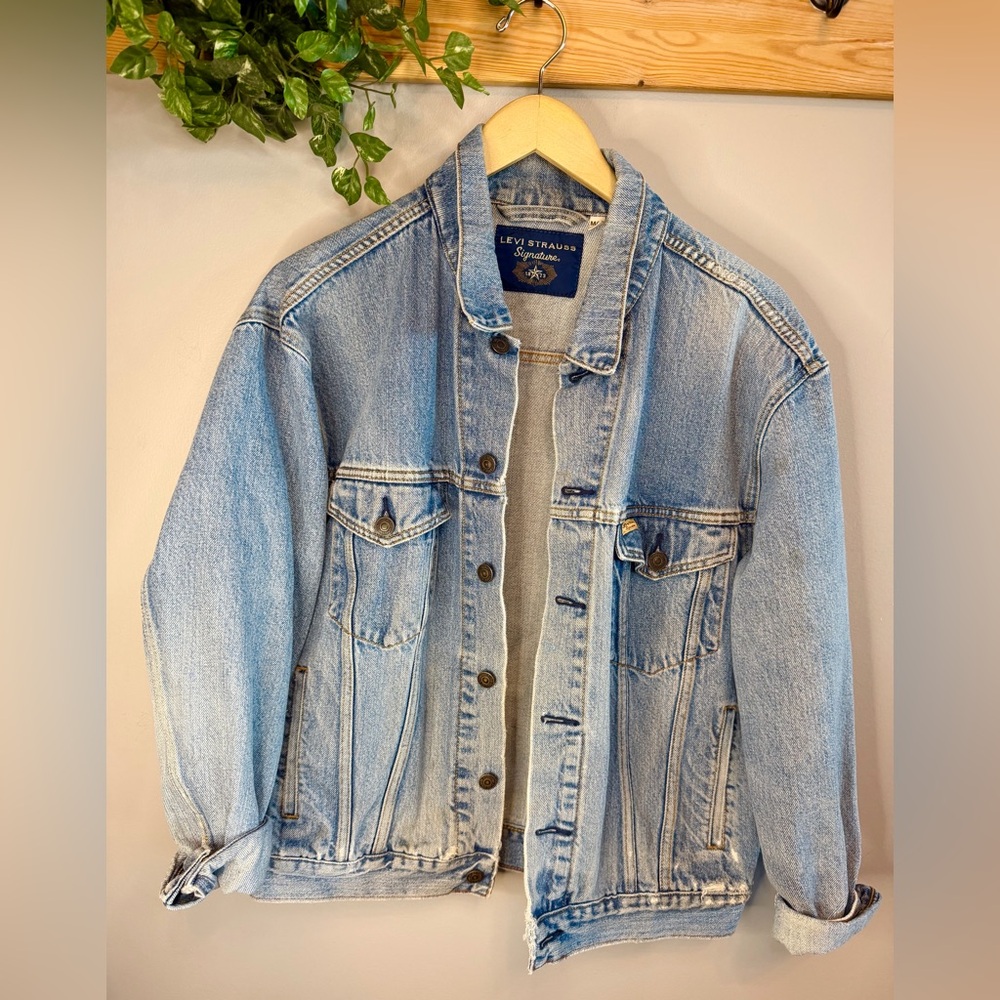 Vintage Levi's Strauss Signature Light Blue Denim Jacket Distressed Medium